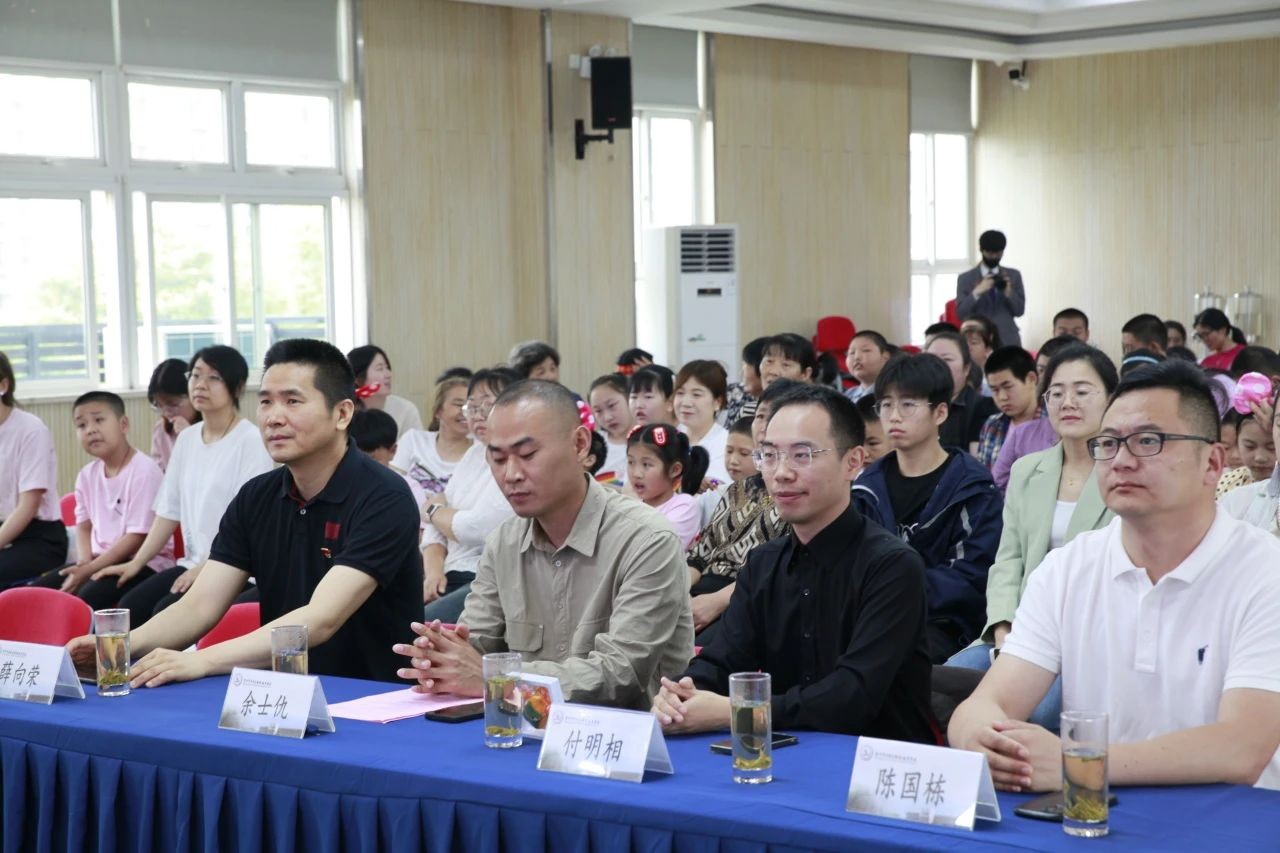 闪亮童心 以劳筑梦——吴中区特殊教育学校举行“六一”庆祝活动